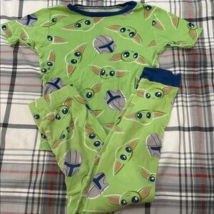 Boys Star Wars sz 8 slim fit Green Baby Yoda Pajama Set